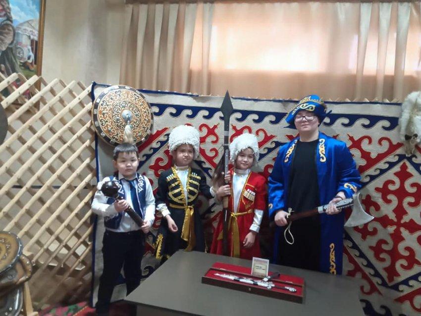 НАУРЫЗ  МЕРЕКЕСІ  САЛТ-ДӘСТҮР     ОРТАЛЫҒЫНДА ЖАЛҒАСЫН ТАПТЫ